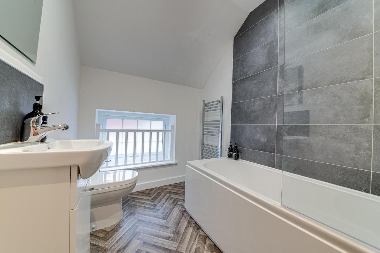 Stylish & Contemporary 2-Bed Townhouse - Parking - Wi-Fi - Netflix Apartment Worksop Luaran gambar