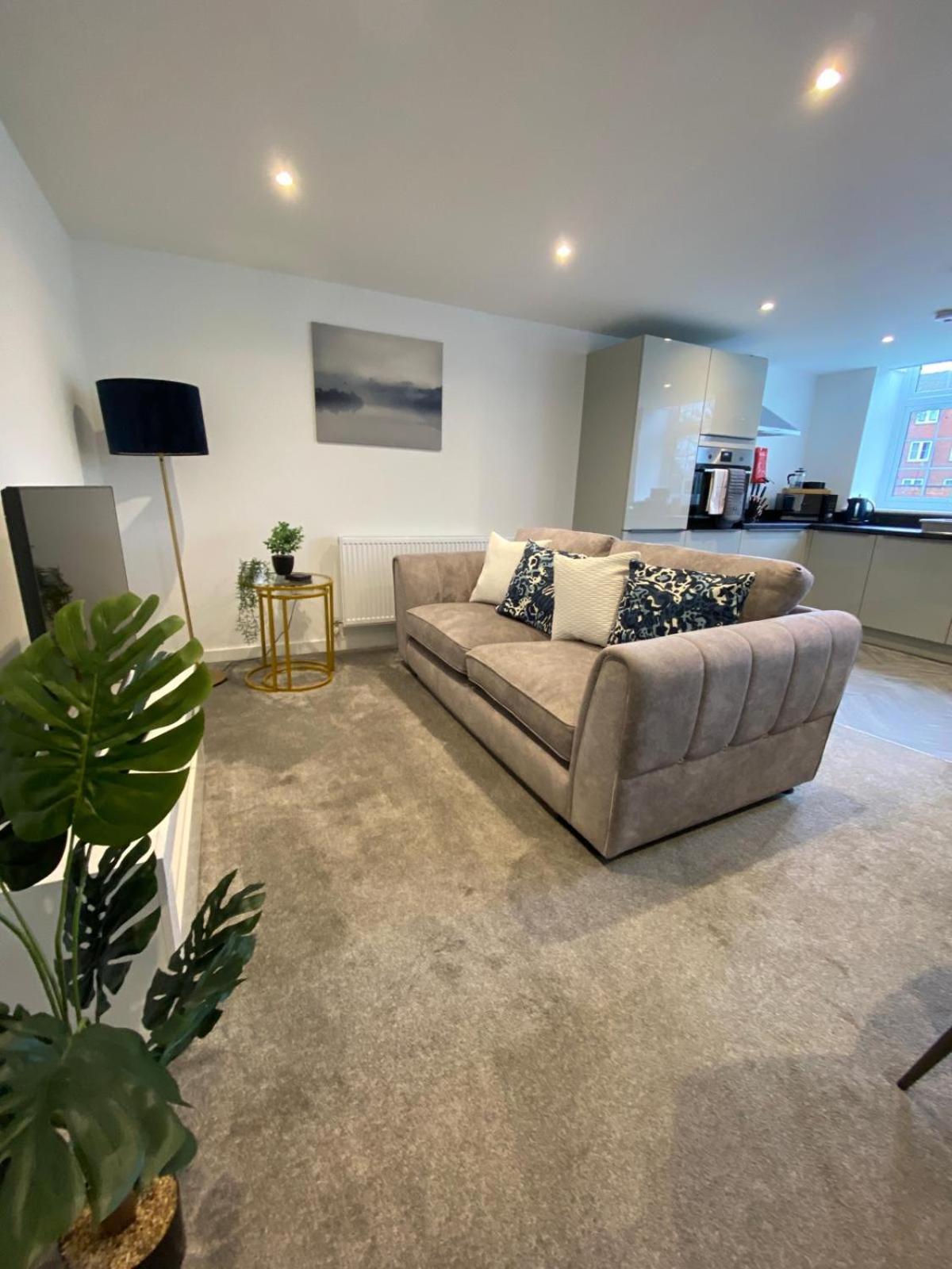 Stylish & Contemporary 2-Bed Townhouse - Parking - Wi-Fi - Netflix Apartment Worksop Luaran gambar