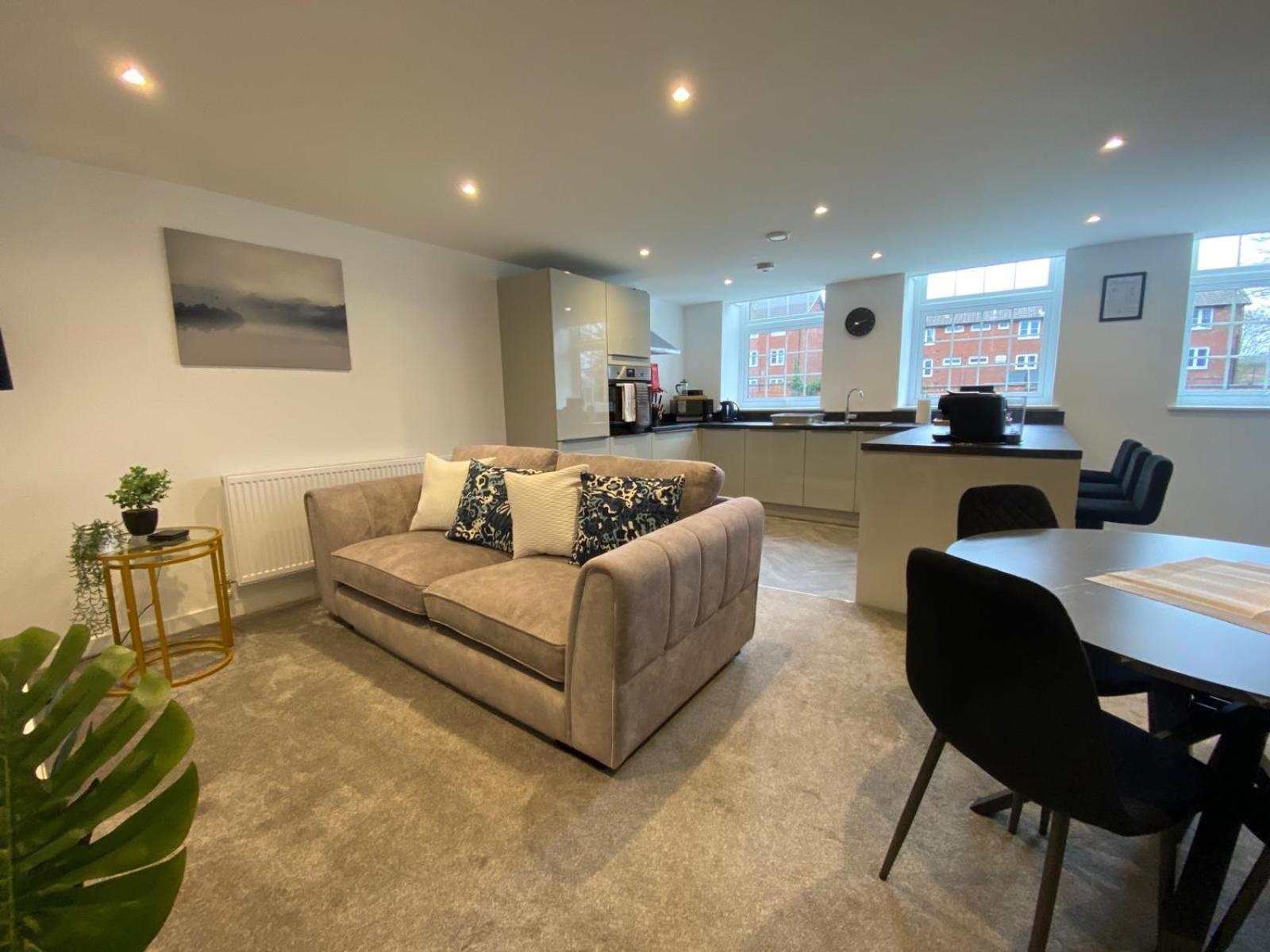 Stylish & Contemporary 2-Bed Townhouse - Parking - Wi-Fi - Netflix Apartment Worksop Luaran gambar